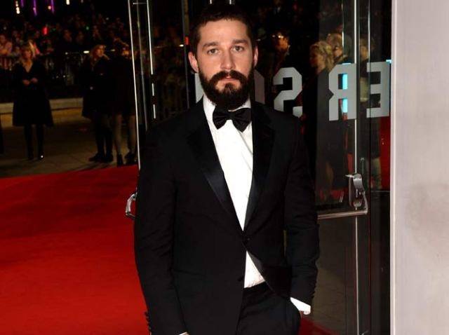 Shia LaBeouf ganha estrelinha na testa de juiz