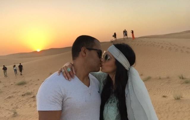 Ainda em lua de mel, Bella Falconi mostra seu dia a dia no deserto