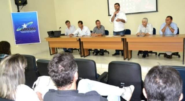 Prefeitos do Cone Sul se reúnem em Cerejeiras para discutir ações municipalistas