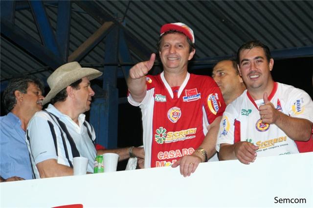 JORNALISTA PARANAENSE TIRA SARRO DO FUTEBOL DO ROVER