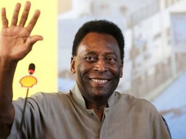 Pelé mantém "boa evolução" e segue na UTI, diz boletim médico