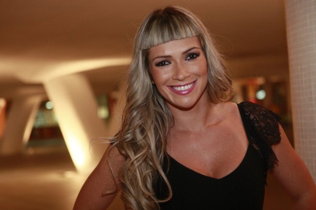 Fani Pacheco fala sobre novo visual: "Estava cansada de mim"