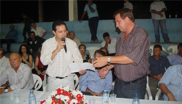 DEPUTADO VILHENENSE ENTREGA RECURSOS EM ANDREAZA