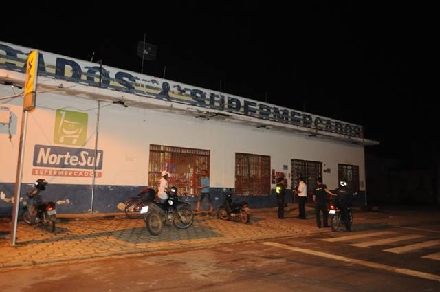 Vilhena: em ação criminosa que virou rotina, supermercado é assaltado no centro 