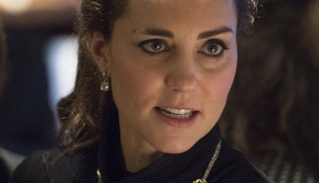 Kate Middleton torce os olhos ao receber ordem
