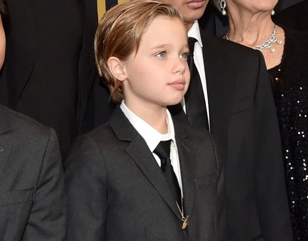 Terninho de Shiloh rouba a cena em première dos pais, Jolie-Pitt