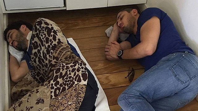 Lília Cabral publica foto de atores dormindo no chão do Projac