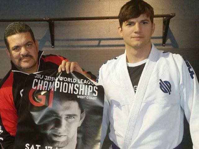 Ashton Kutcher qanhou faixa roxa de Jiu-Jitsu e elogio do treinador