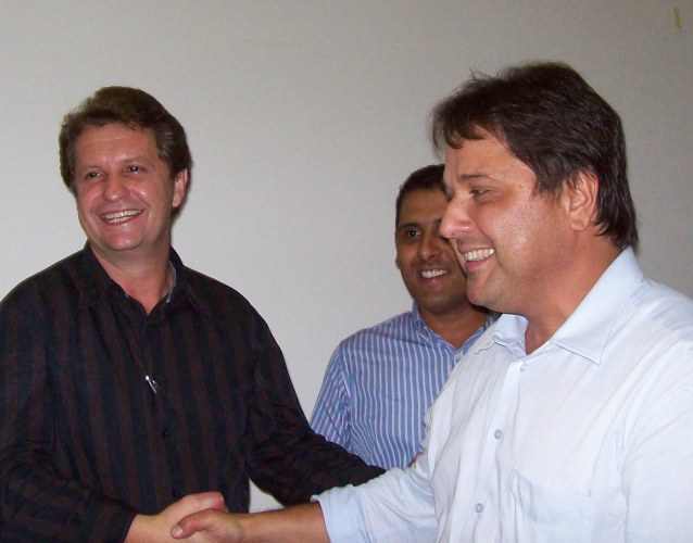 ROVER DERRAPA NO DISCURSO E CHAMA MELKI DE VICE-PREFEITO