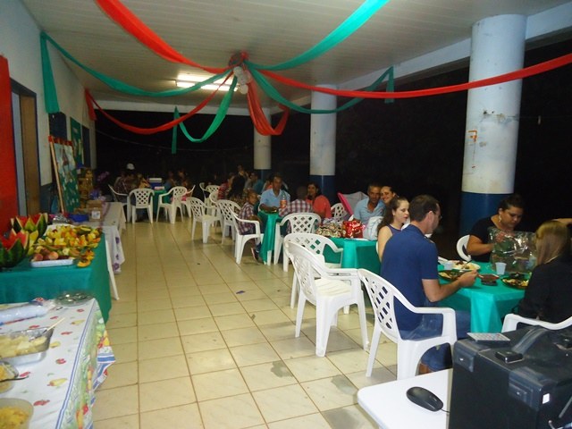 Jantar com servidores marca fim de ano letivo de creche pública em Cerejeiras