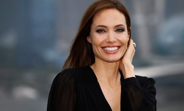 Família quer Angelina Jolie longe da cozinha no Natal