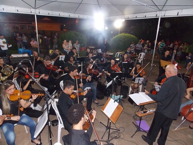 Primeira noite de evento natalino em Cerejeiras teve até orquestra vilhenense
