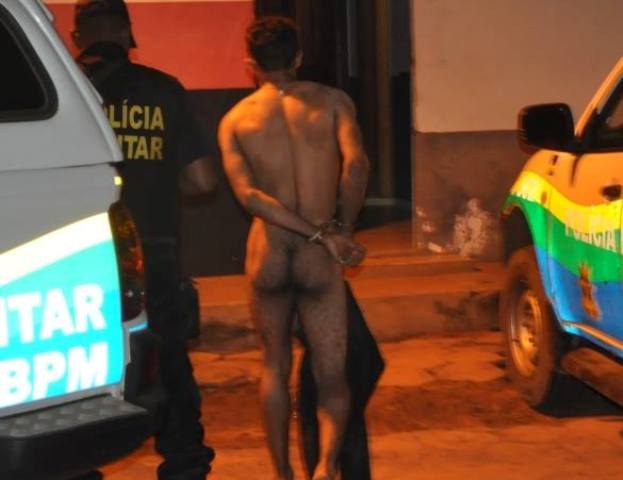 Rapaz de 20 anos, completamente nu, é detido pela Polícia Militar em Vilhena