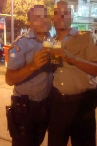 POLICIAIS NA MIRA