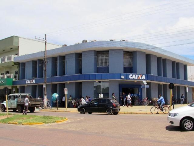 Decisão da Caixa faz aumentar filas na agência de Vilhena; clientes reclamam