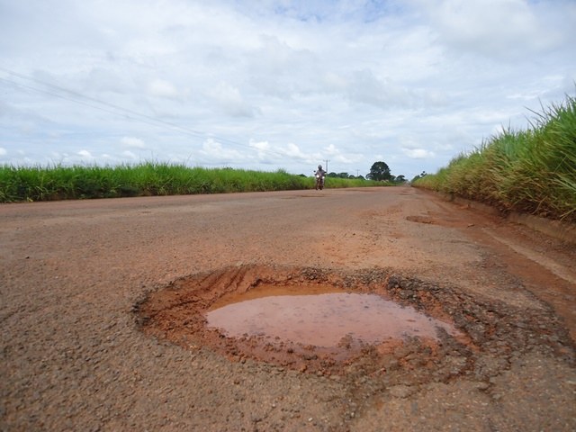 Buracos em trecho da BR-435 se alastram e pode piorar com colheita de soja