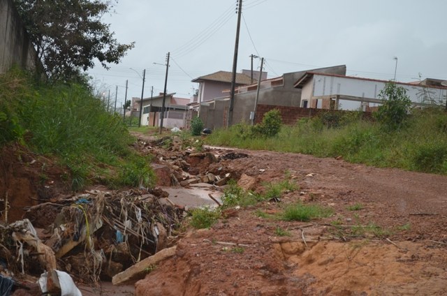 Moradores dos Jardins Social e Universitário reclamam das más condições das ruas