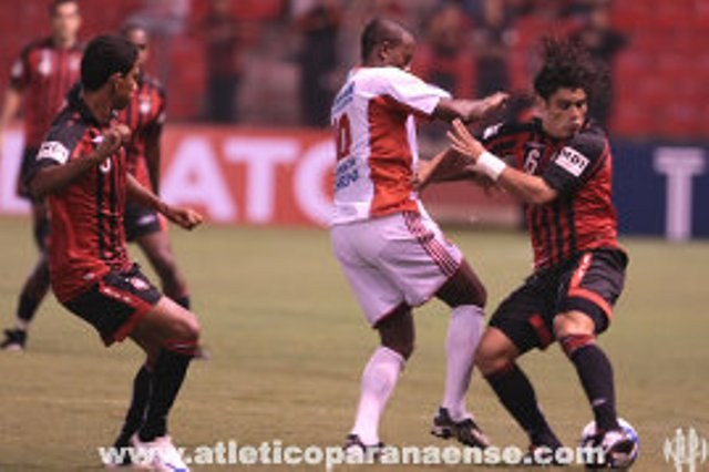 FURACÃO VENCE VILHENA POR 4 A 0