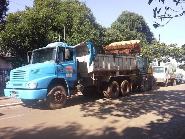 Homens armados roubam caminhão e pá carregadeira no pátio de construtora
