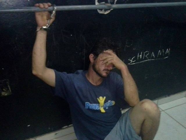 Vilhena: homem acusado de furtar bateria é amarrado em poste por populares