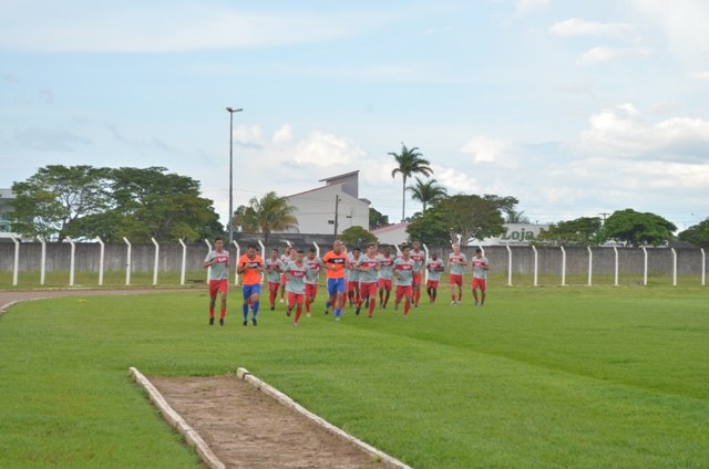 No Portal da Amazônia, diretoria do Vilhena apresenta elenco para 2015