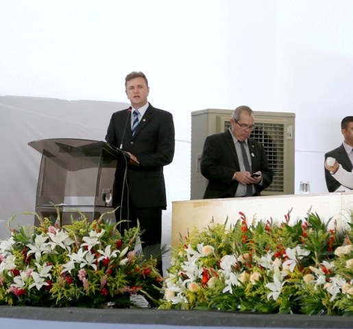 Ao tomar posse, Goebel promete mandato sem revanche e “de resultados”