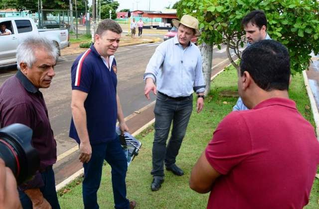 Para desafogar trânsito no centro, prefeito anuncia estacionamentos para motos