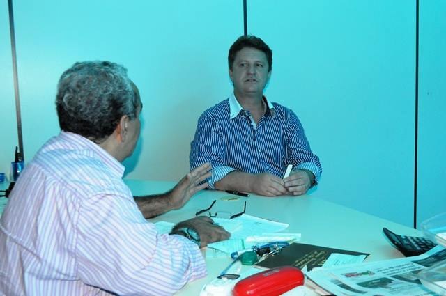 Prefeito defende armas no comércio e vai propor “Lei do Capacete” em Vilhena