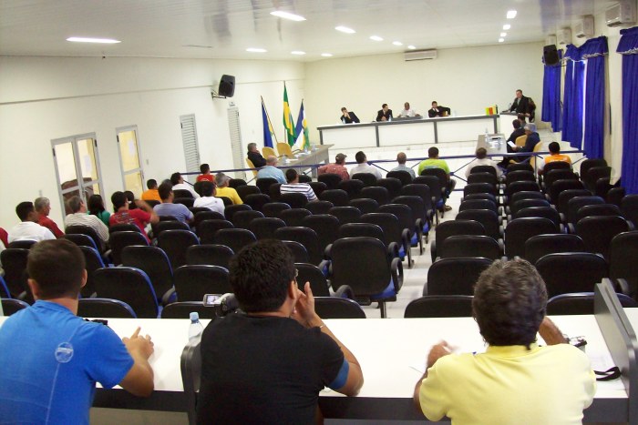 EXECUTIVO QUER R$ 210 MIL PARA COMPRA DE CARTEIRAS ESCOLARES