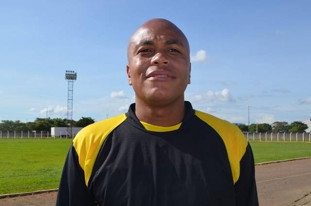 Jamilton quebra a mão e deve ficar quarenta e cinco dias afastado dos gramados