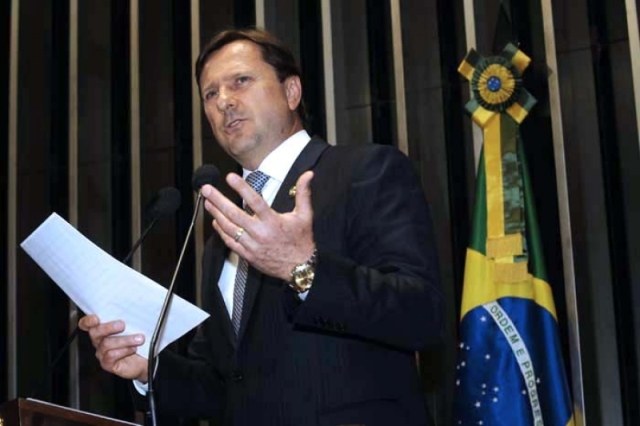 Dono de frota de ônibus, senador rondoniense defende congelamento do diesel