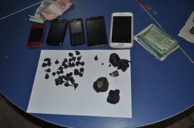 PM estoura “boca” e dependente tenta comprar drogas de agente disfarçado