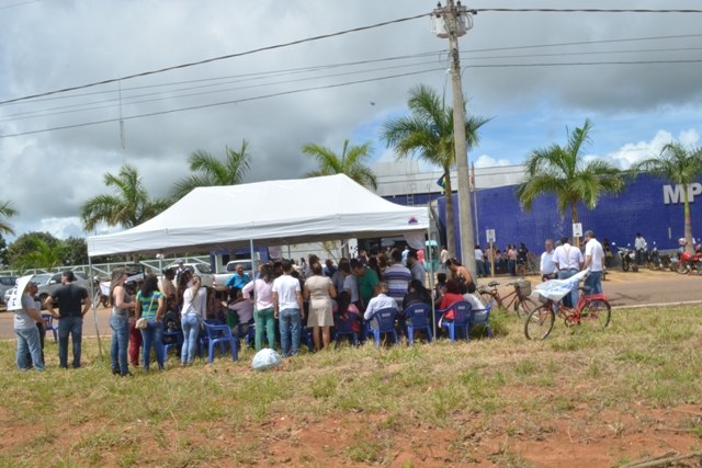 Servidores preparam protesto, governador não aparece e é criticado em Vilhena