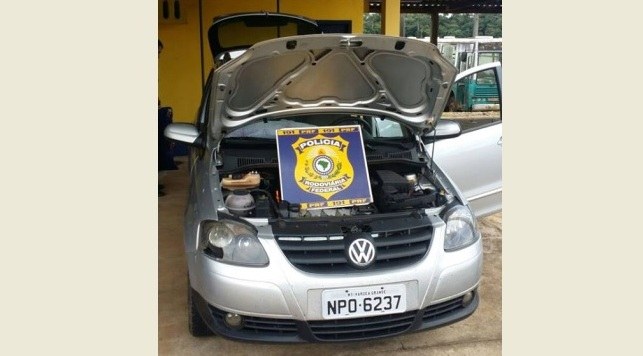 PRF em Vilhena recupera veículo furtado em Cuiabá; quatro pessoas foram detidas