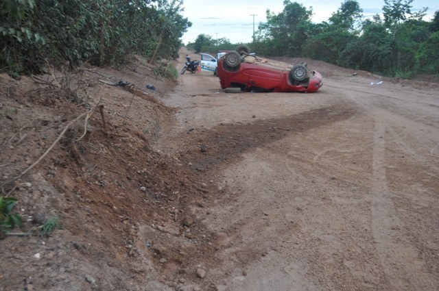 Capotamento na Linha 135 deixa cinco pessoas com ferimentos leves em Vilhena