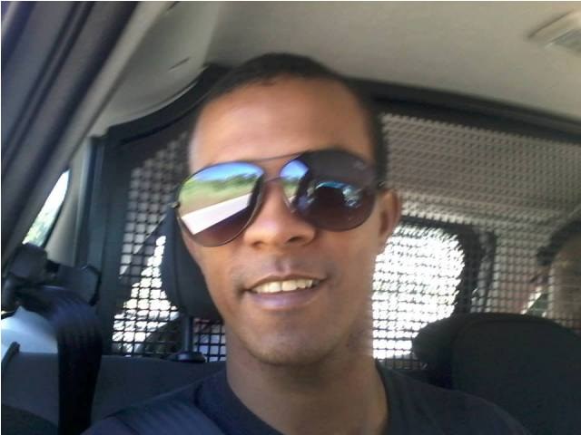 Cerejeiras: agente penitenciário morre ao bater moto em caminhão parado