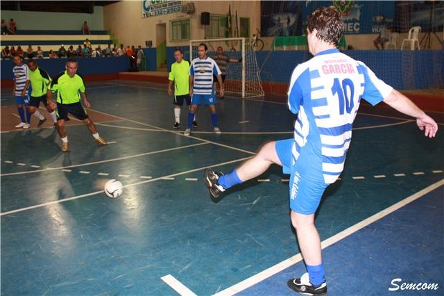 ROVER MARCA TRÊS GOLS PARA TIME DA PREFEITURA