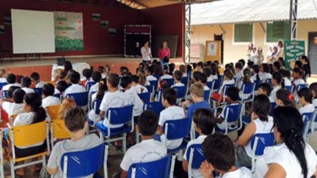 Cerejeiras: com teatro e pit-stop, cidade se mobiliza contra violência doméstica