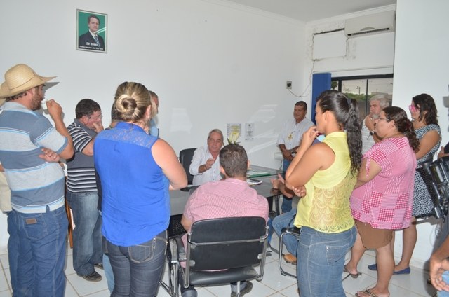 Feirantes se recusam a sair da rua e ocupar barracão construído no São José