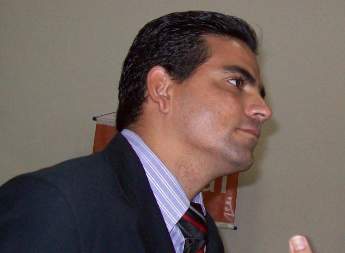 JACIER AFIRMA: ESPOSA É ADJUNTA NO SAAE, MAS NÃO HÁ IRREGULARIDADE