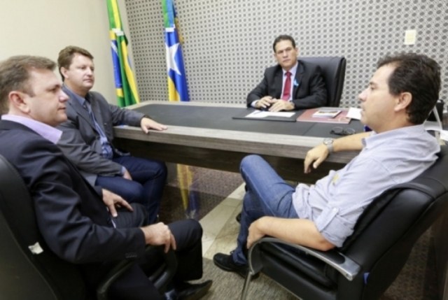 Prefeito e deputados pedem voos de nova companhia aérea em Vilhena