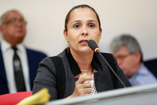 Deputada Rosângela Donadon pede 40 km de asfalto em Vilhena