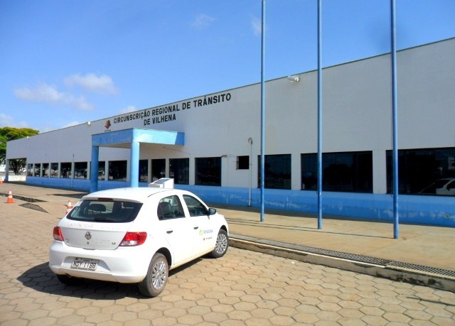 Sem receber salários há dois meses, vigilantes protestam na Ciretran de Vilhena