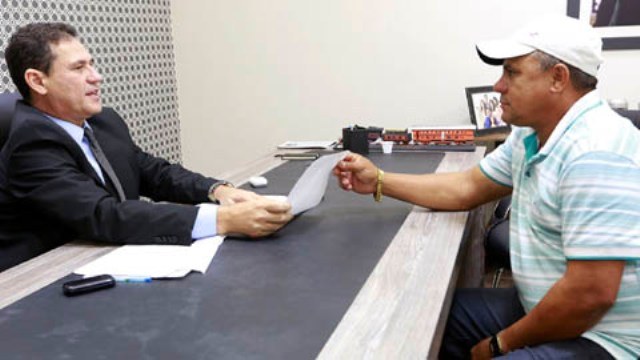 Presidente da ALE se reúne com vereador e anuncia início de obras em Chupinguaia
