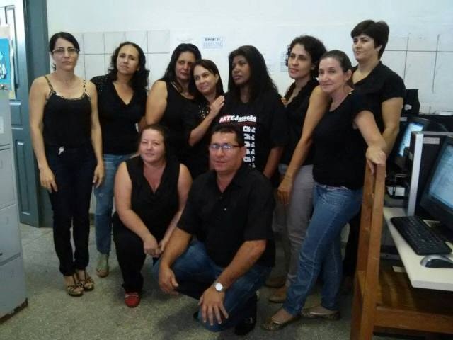 “De luto”, vilhenenses se solidarizam com professores agredidos no Paraná