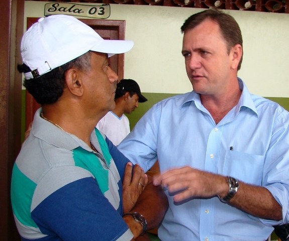 Deputado promete intervir para evitar que APAE de Vilhena perca professores