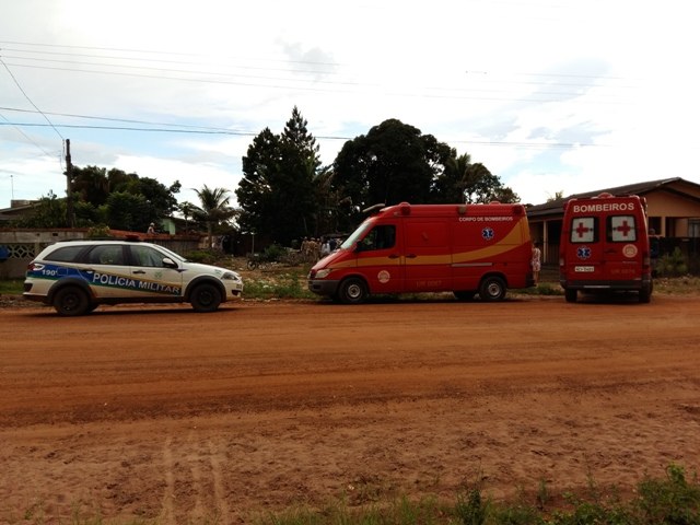 Homem com transtorno que o faz juntar lixo desafia Bombeiros e PMs em Vilhena
