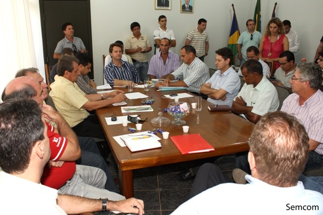 CRISE NA SAÚDE: COMISSÃO MISTA REÚNE-SE COM MÉDICOS
