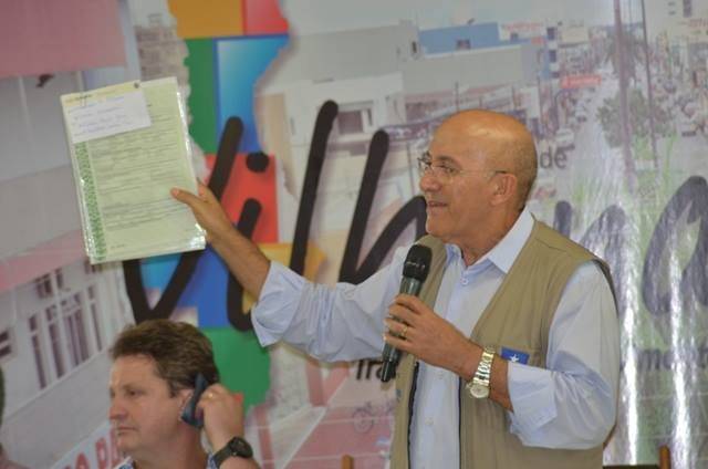 Em Vilhena, governador Confúcio Moura entrega títulos a produtores rurais