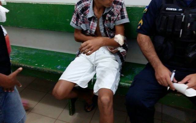 Garoto de 16 anos cai de poleiro e acerta tiro acidental no próprio braço (1)